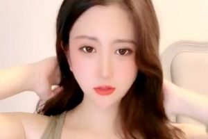 最新快手网红绝顶尤物女神-琪琪自娱自乐紫薇