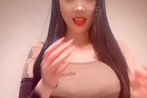 快手人气大灯主播欣妹妹,今天发了一个合集。