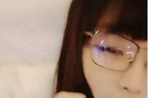 微博里的小仙女,个个都是可爱的眼镜妹。