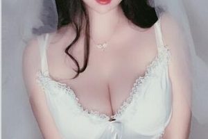 巨巨新娘装部,一个专门坑新婚夫妻的中古店。