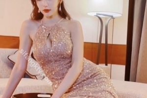 王馨瑶金色礼服,大众女神。秀人网,让女神为你做最美的自己。