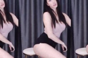 火热地狱派对：小小玉酱穿着水手服、空姐服、LO服的热舞视频，收藏的必备