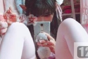 《红人小女神啪喵少女：露脸小妹子，土豪爸爸打赏，美貌无价》