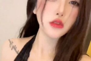 神颜主播心甜2022最新露脸1对1定制：精彩视觉盛宴，活泼可爱的网红主播深度定制文化。