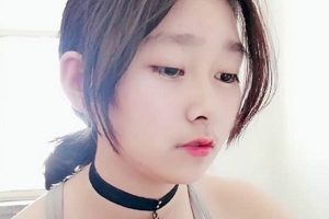 令人惊叹的美少女！苏雪模仿关晓彤，把关晓彤的精神发挥出来！