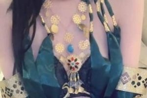 《安安老师糖心精选尤物御姐女神Cos迦南视频：橘红色长发、语音挑逗、男演员无法抗拒的魅力》