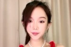 新人紅裙美腿：活潑性格炫酷黑絲襪