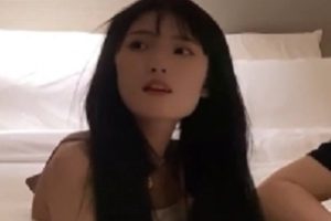 520约会十九岁如花似玉的兼职边缘女，细嫩花茎，银战小怪兽，1V720M百度盘