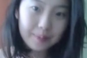 充足乳汁少妇肆意挤馒头，小孩喝饱奶水！