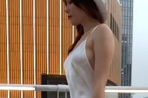 高颜值尤物秀人网烧芝芝Booty礼服，透视漏乳内裤，1V1.7G妹子回头率爆表！