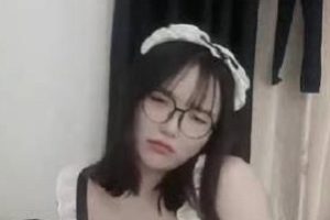 快手主播周周乖崽7月回归！高端定制新作品9V1.7G眼镜妹出水