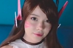 性感大罩杯边缘妹展示嘴艺，拍脸舔动作，呻吟声大