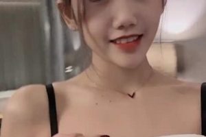 珍藏绝版高颜值小视频，看点爆棚！限量珍藏高颜值小视频，绝美脸蛋打粑粑惊艳全场！高颜值必看珍藏小视频，身材火辣声音动人！不可错过高看点小视频，绝版珍藏良心资源！