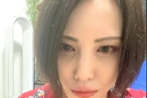 女同性恋舌吻吃奶用舌艾薇棒摩擦