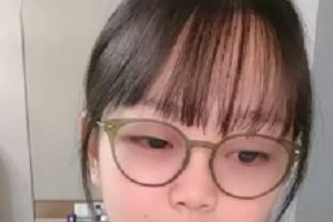 探索美少女豹纹内裤，尽显顶级美臀！