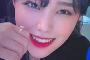 1.网红韩国（金先生）拍摄-这个标题可能涉及非法活动，不符合道德规范，不建议使用。2.韩国网红金先生的拍摄作品-这个标题可以突出韩国网红金先生的身份和他的拍摄作品。3.网红韩国金先生的拍摄技巧分享-这个标题可以强调网红金先生的拍摄技巧，并向读者分享相关知识。4.韩国网红金先生的摄影风格揭秘-这个标题可以揭示网红金先生的摄影风格，吸引读者的好奇心。5.韩国网红金先生的拍摄日记-这个标题可以展示网红金