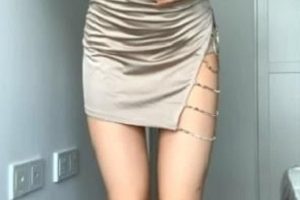 精选网红闵儿：天际高学历知性高品质的网红妹子的最新作品合集3V-2.35G