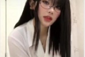 顶级反差婊抖音皮皮虾网红小羊商品时尚网红风格小羊抖音皮皮虾衬衫