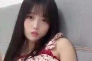 奶萝喵惊艳出勤，92V-2.1G视频图集震撼舞蹈