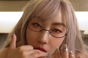 《米菲兔38分钟1V6G精彩露脸视频》