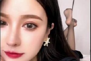 爱脚挑战~自剪合集上下部2V2.6G，素颜长腿小姐姐，车灯提示字幕