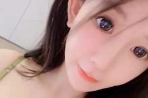 转载百度盘高清女神薇薇安大罩杯合集2V1.21G，双道具甩动无打码