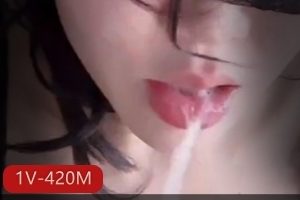 绿M优质小娇妻汐梦瑶最新合集2V425M，自拍特写，棒棒糖，肉夹馍，眼罩，养眼