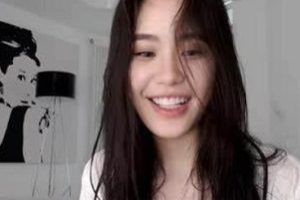 OnlyFansLiChang东南亚性感主播合集30部25G，清纯可人，豪放风格