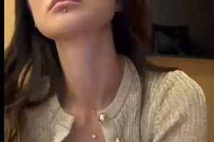 抖音凯西比基尼打孔视频8V325MB太顶了