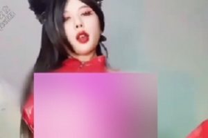 蜜桃酱优质阿黑颜定制16V1.8G颤抖实录