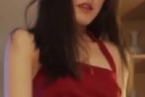 红衣服小姐姐乖乖女约会实录1V397M饱满诱人